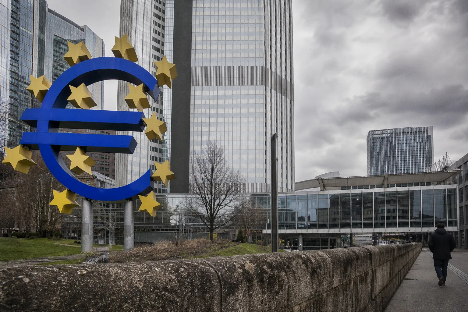 Compare EUR/USD correlation with gold using 5-year data