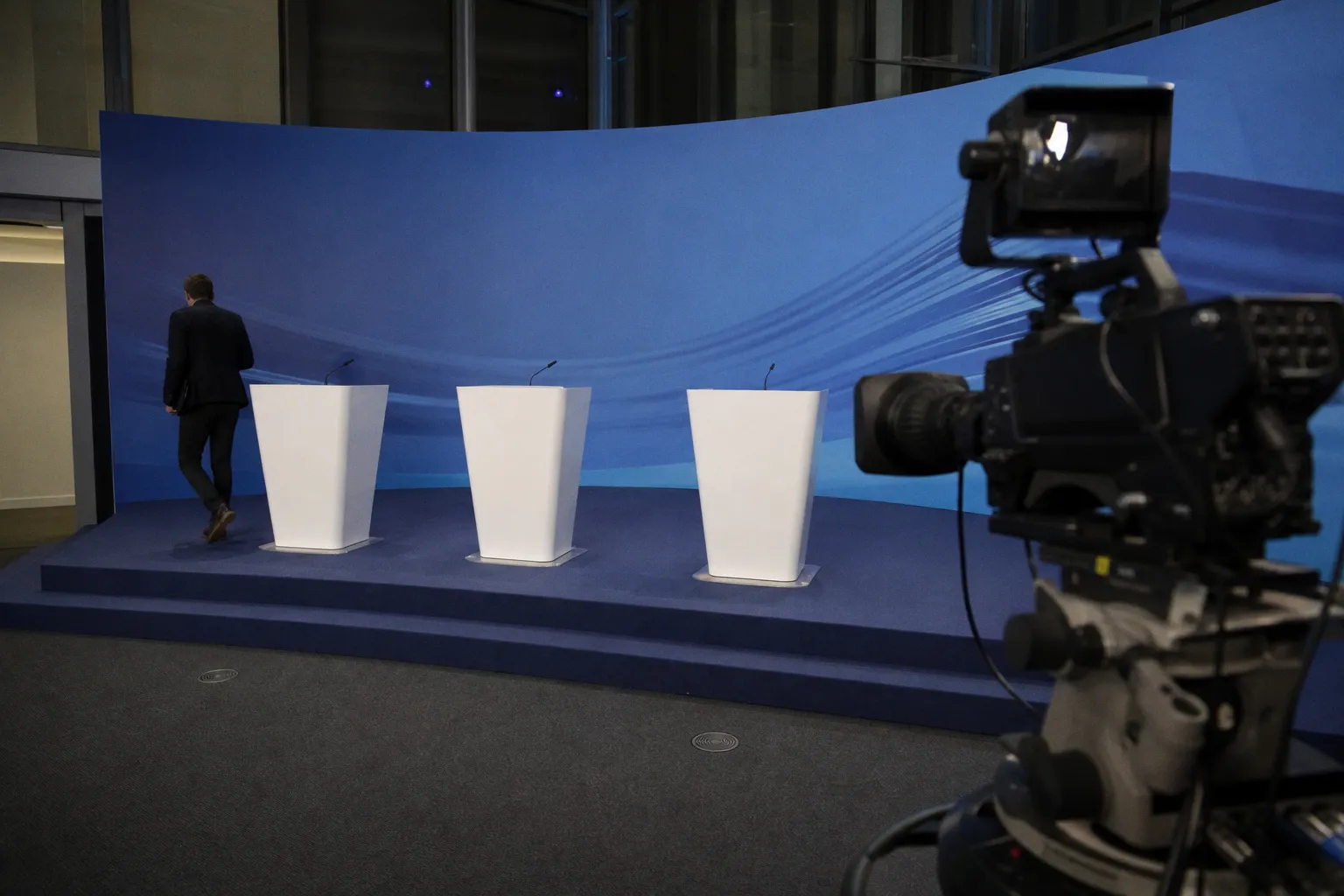 ECB Maintains Current Interest Rates Amid Persistent Energy Market Uncertainty